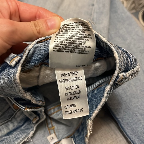 Agolde Sophie Crop Jean With Chewed Hem and Waistband - Picture 6 of 12